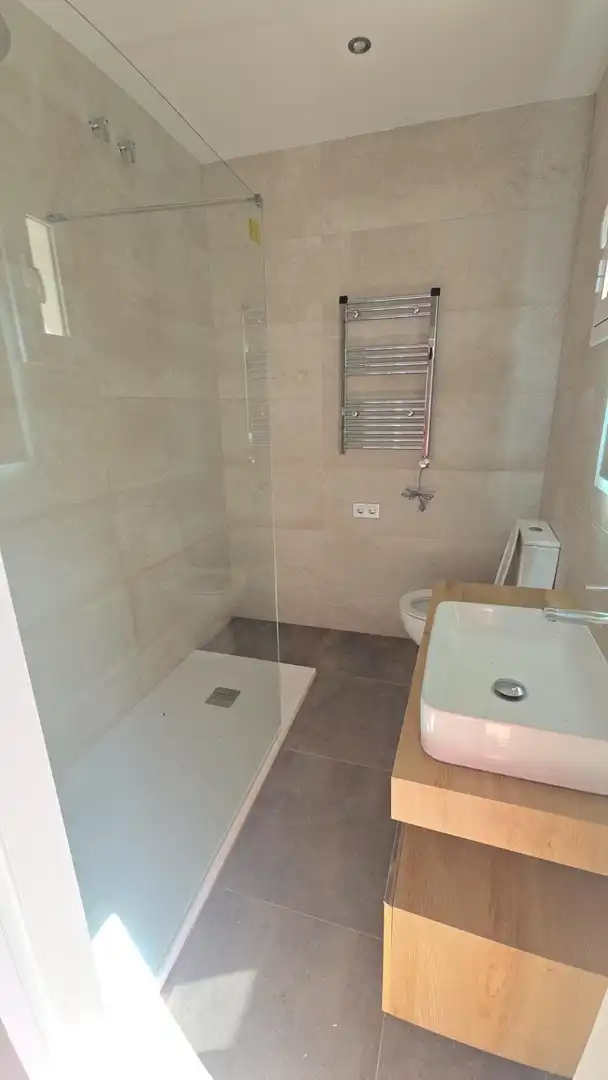 Bany de Casa adosada en venda en Alella amb Aire condicionat, Jardí privat i Parquet