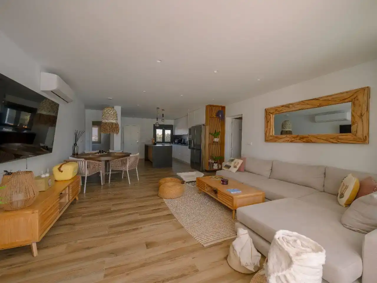 Sala d'estar de Casa o xalet en venda en Conil de la Frontera amb Aire condicionat, Jardí privat i Terrassa