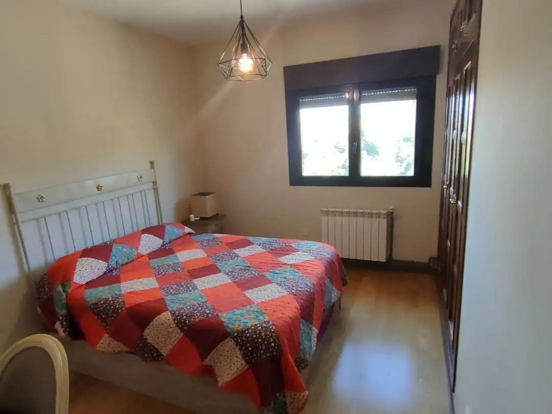 Dormitori de Casa o xalet en venda en El Espinar amb Calefacció, Jardí privat i Parquet
