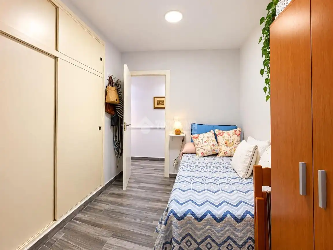 Habitación de Piso en venta en Alicante / Alacant con Aire acondicionado
