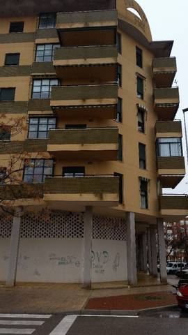 Local comercial en Alquiler en Calle Évora en Nuevo Cáceres