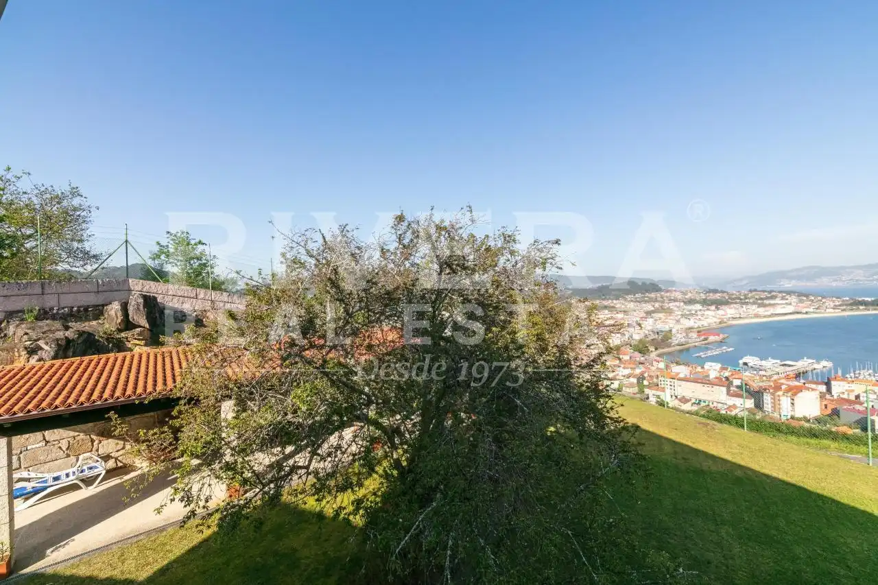 Casa o chalet en venta en Cangas  con Calefacción, Jardín privado y Amueblado