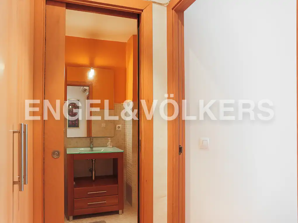 Wohnung zur Miete in Valencia mit Klimaanlage, Heizung und Parkett
