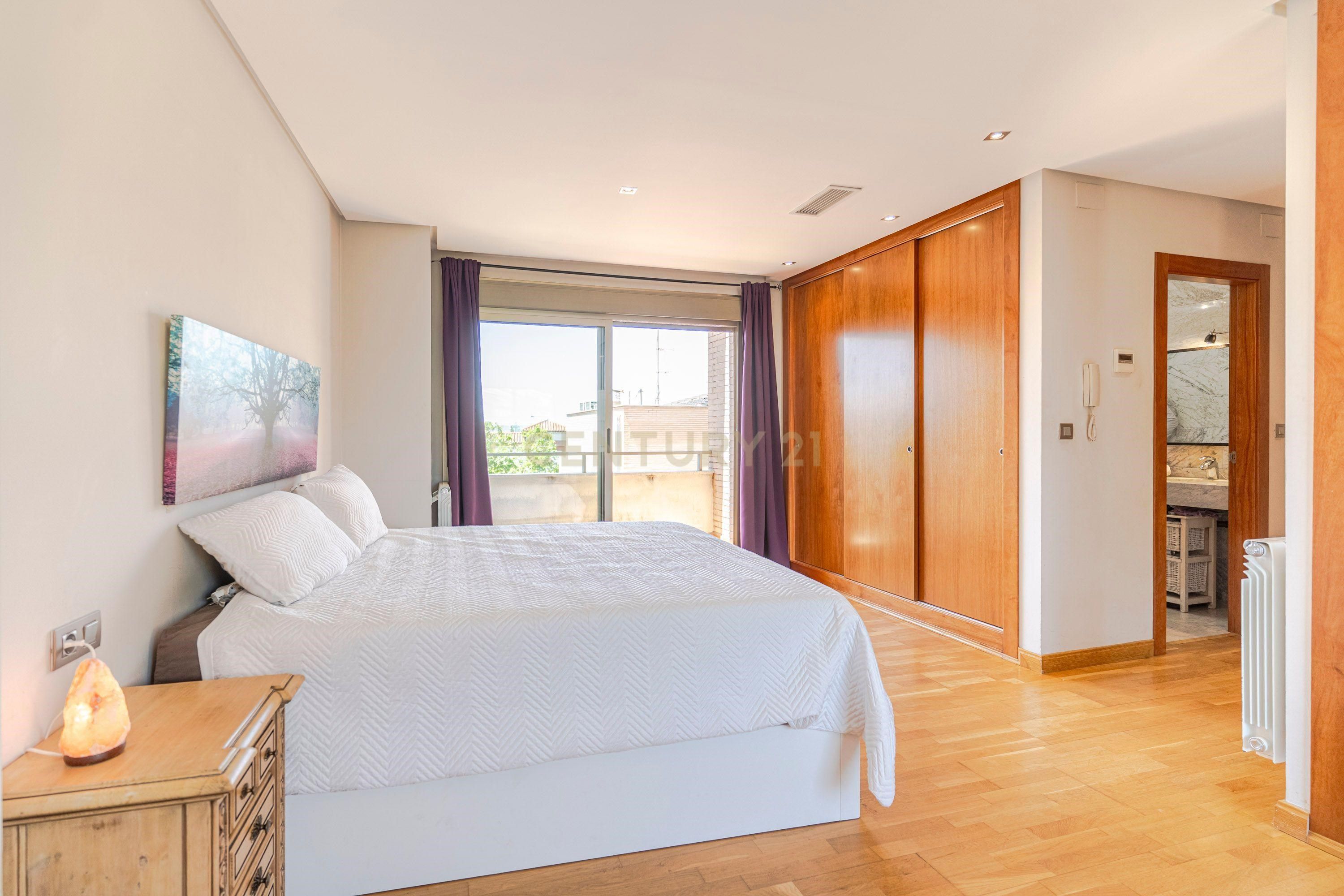 Dormitori de Casa o xalet en venda en  Granada Capital amb Aire condicionat, Calefacció i Terrassa