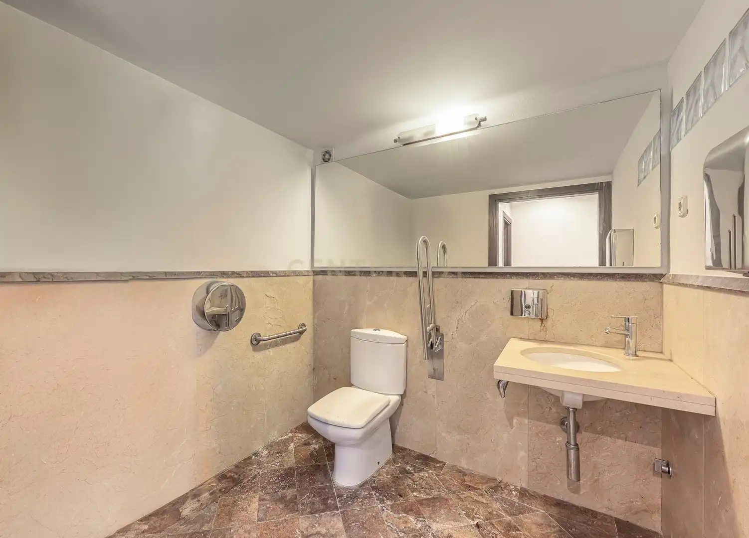 Baño de Local de alquiler en Marbella