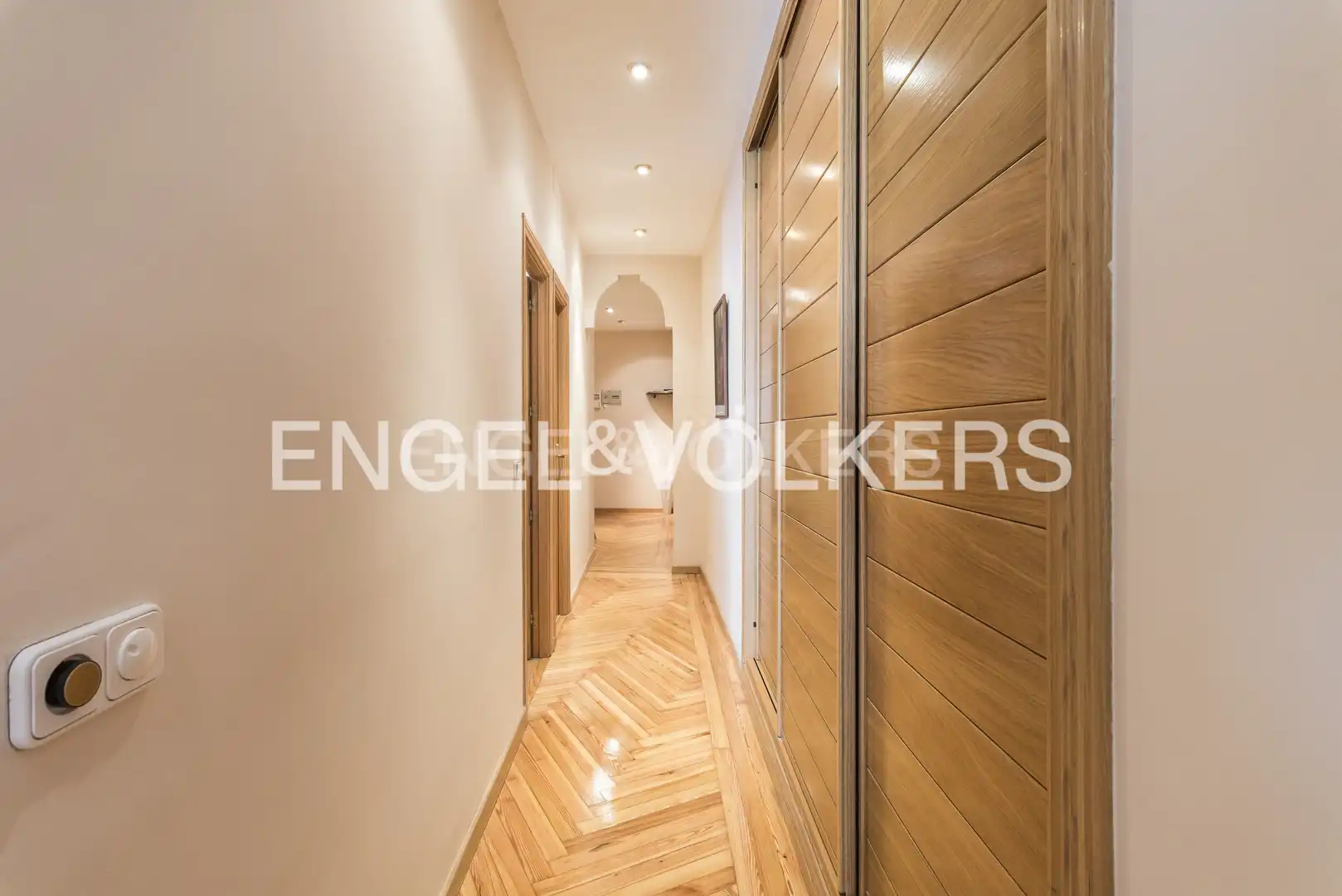 Flat for rent in Madrid  with Air Conditioner, Heating and Furnished