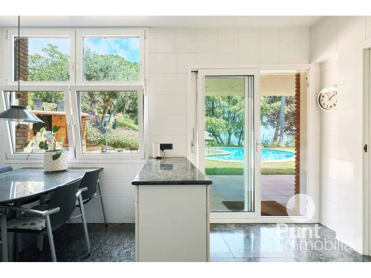 Cocina de Casa o chalet en venta en Premià de Dalt con Aire acondicionado, Calefacción y Jardín privado