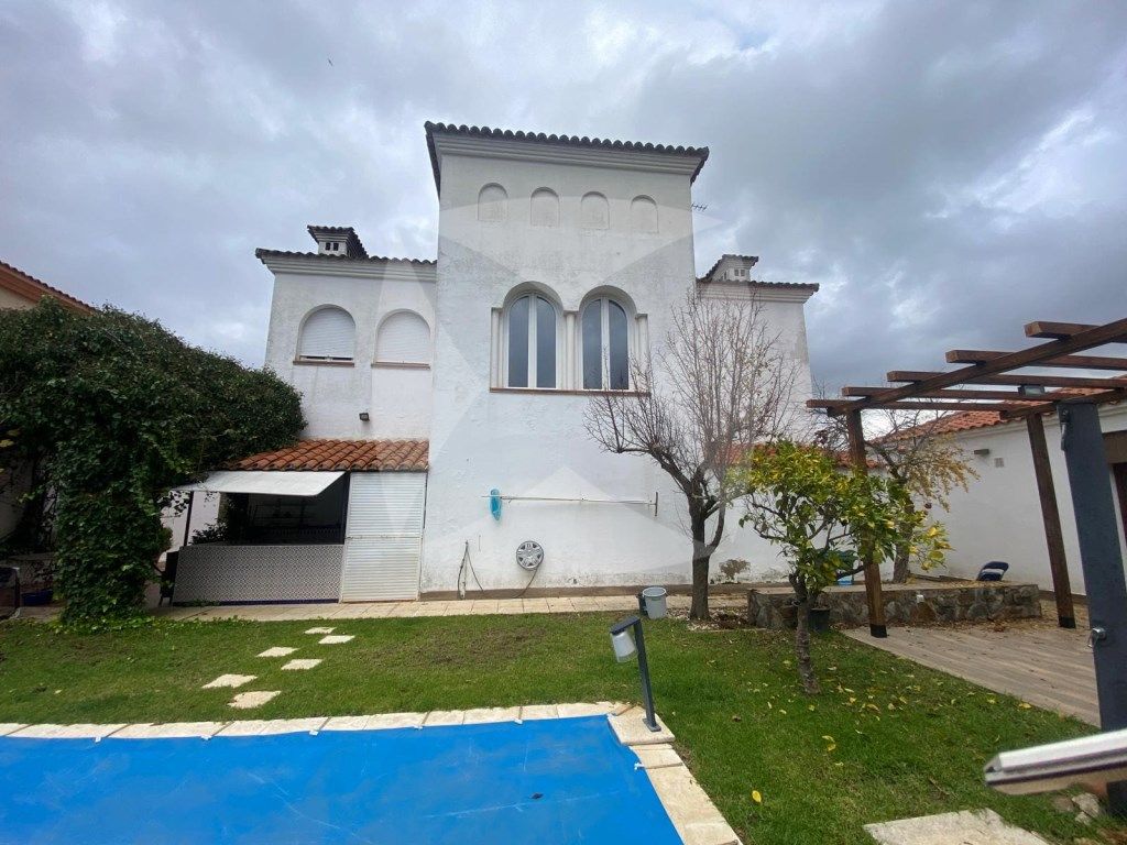 Vista exterior de Casa o xalet en venda en Badajoz Capital amb Aire condicionat, Jardí privat i Terrassa