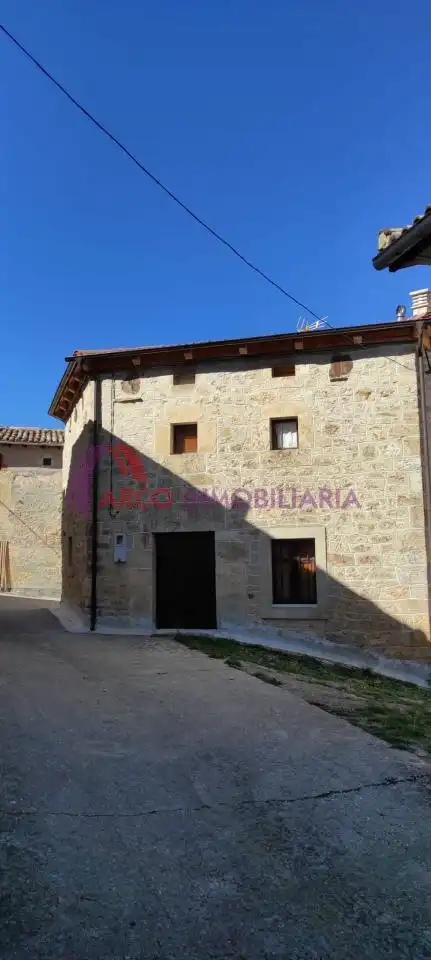 Vista exterior de Casa o xalet en venda en Valle de Sedano amb Calefacció