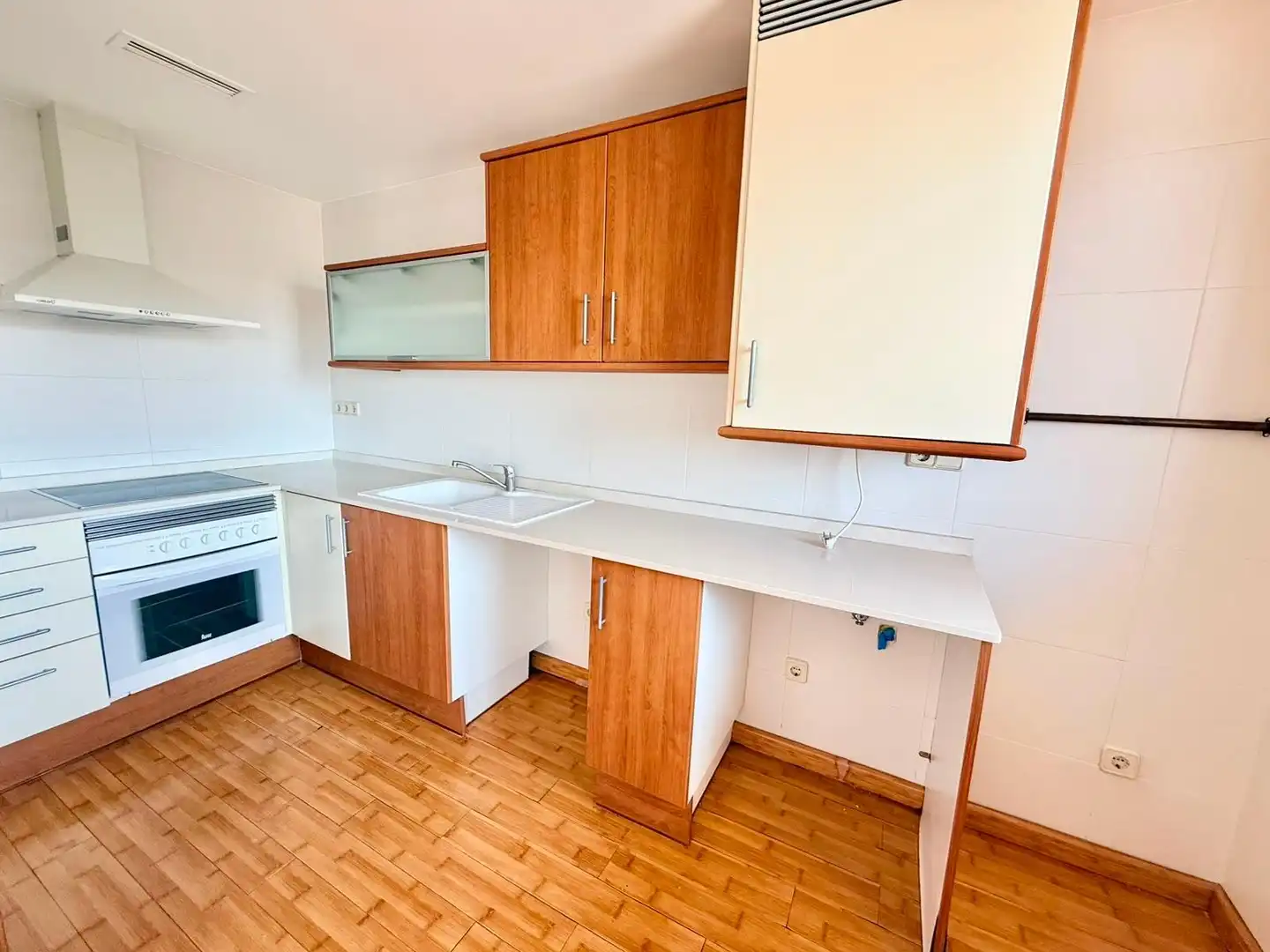 Kitchen of Flat for rent in Silla  with Heating, Terrace and Balcony