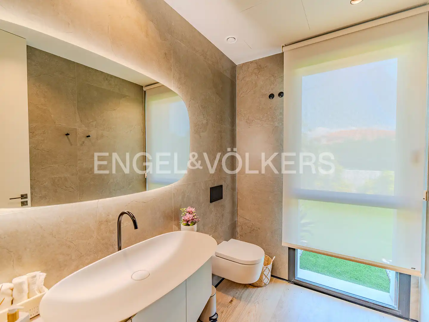 Bany de Casa o xalet en venda en Alicante / Alacant amb Aire condicionat, Calefacció i Jardí privat