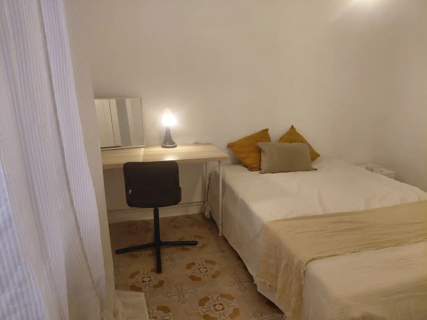 Bedroom of Flat for share in Guadalajara  with Heating, Parquet flooring and Furnished