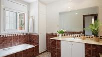 Bathroom of House or chalet for sale in Abrera  with Air Conditioner and Terrace