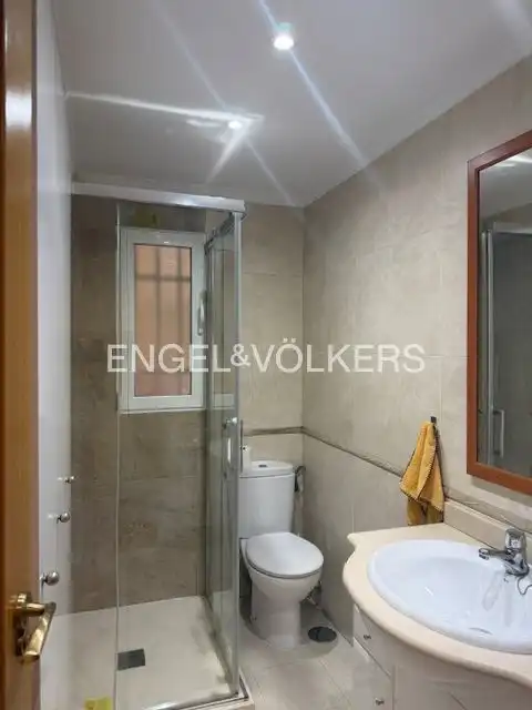 Bathroom of Flat for rent in Madrid  with Heating, Parquet flooring and Furnished