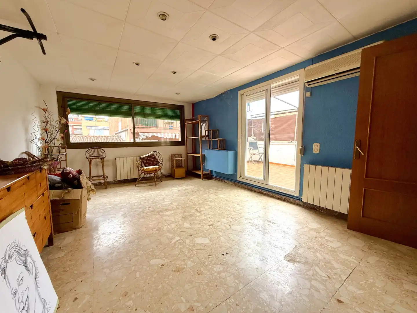 Wohnzimmer von Einfamilien-Reihenhaus zum Verkauf in Badalona mit Klimaanlage, Heizung und Terrasse