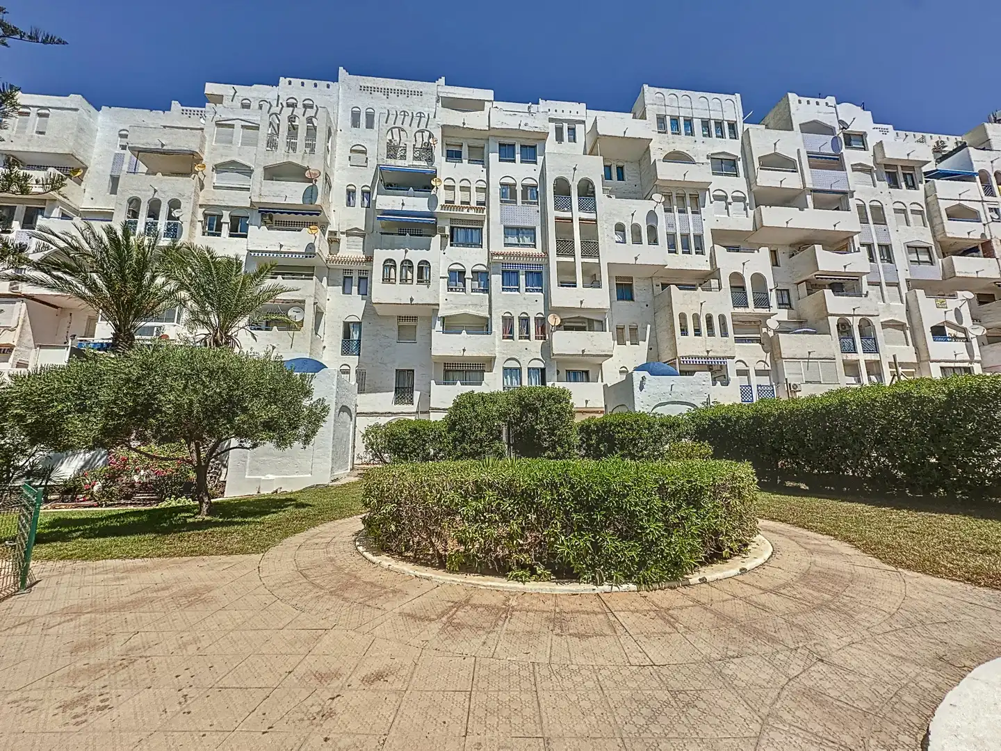Vista exterior de Apartamento en venta en Roquetas de Mar con Jardín privado, Terraza y Amueblado