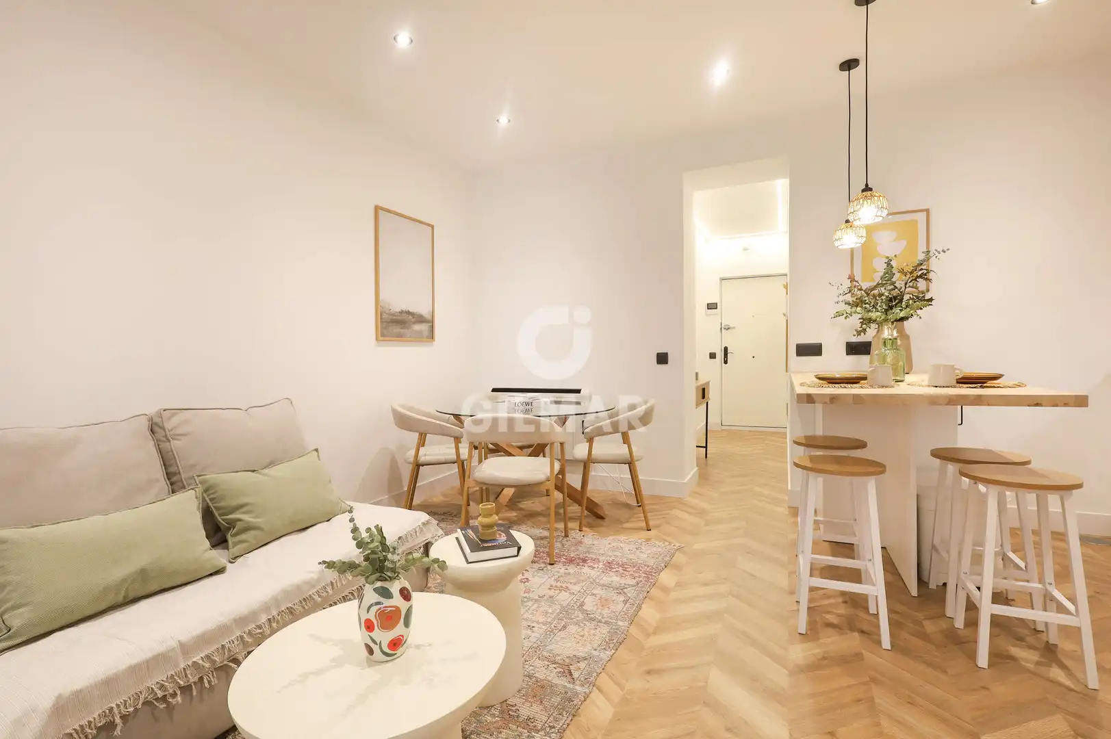 Sala d'estar de Pis en venda en Madrid amb Calefacció i Moblat