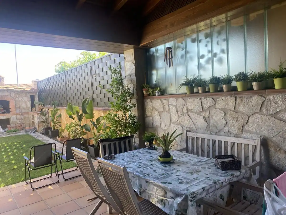 Terrasse von Einfamilien-Reihenhaus zum Verkauf in Soria Capital  mit Heizung, Privatgarten und Terrasse