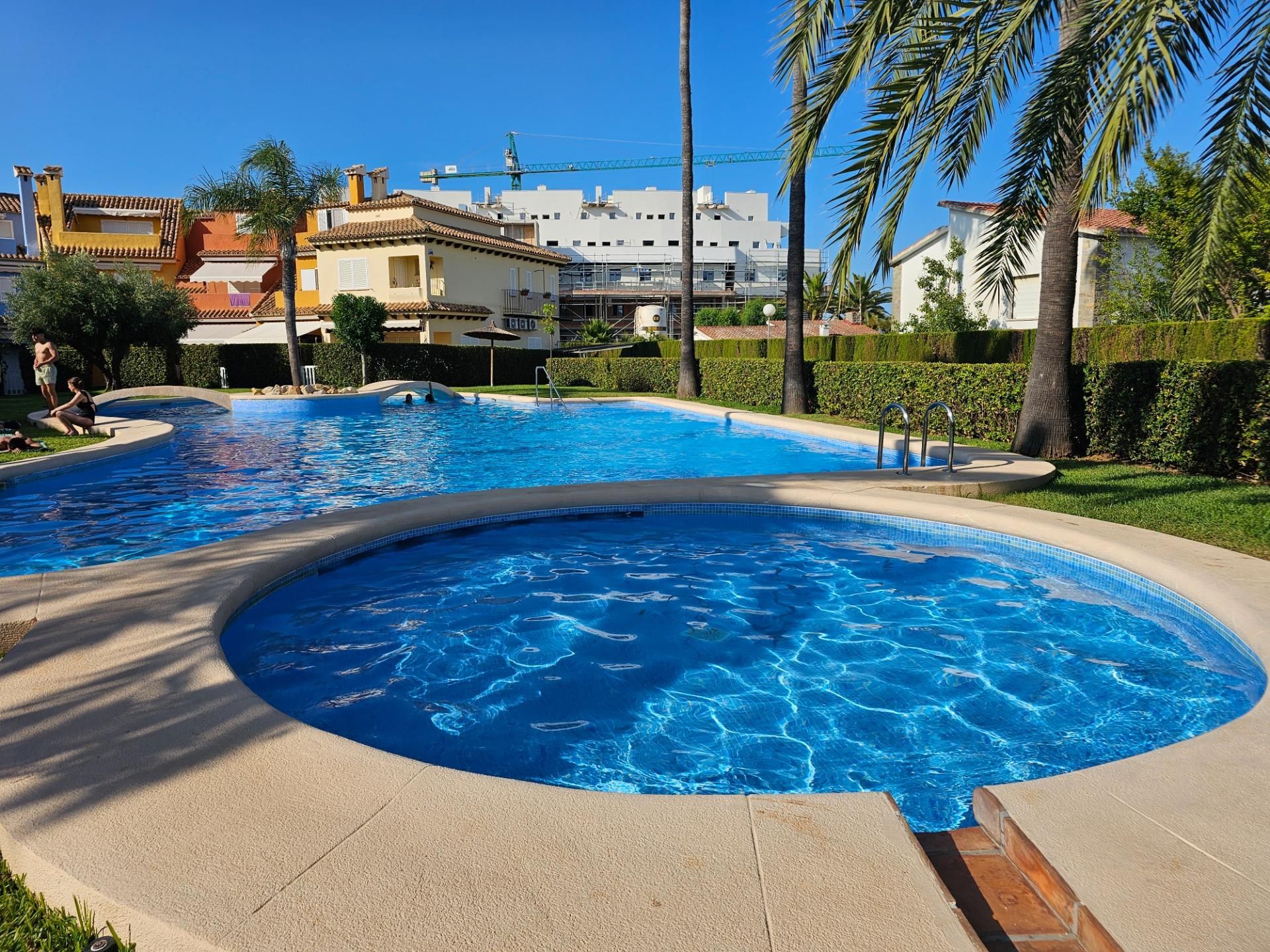 Piscina de Casa adosada en venda en Dénia amb Aire condicionat, Calefacció i Jardí privat