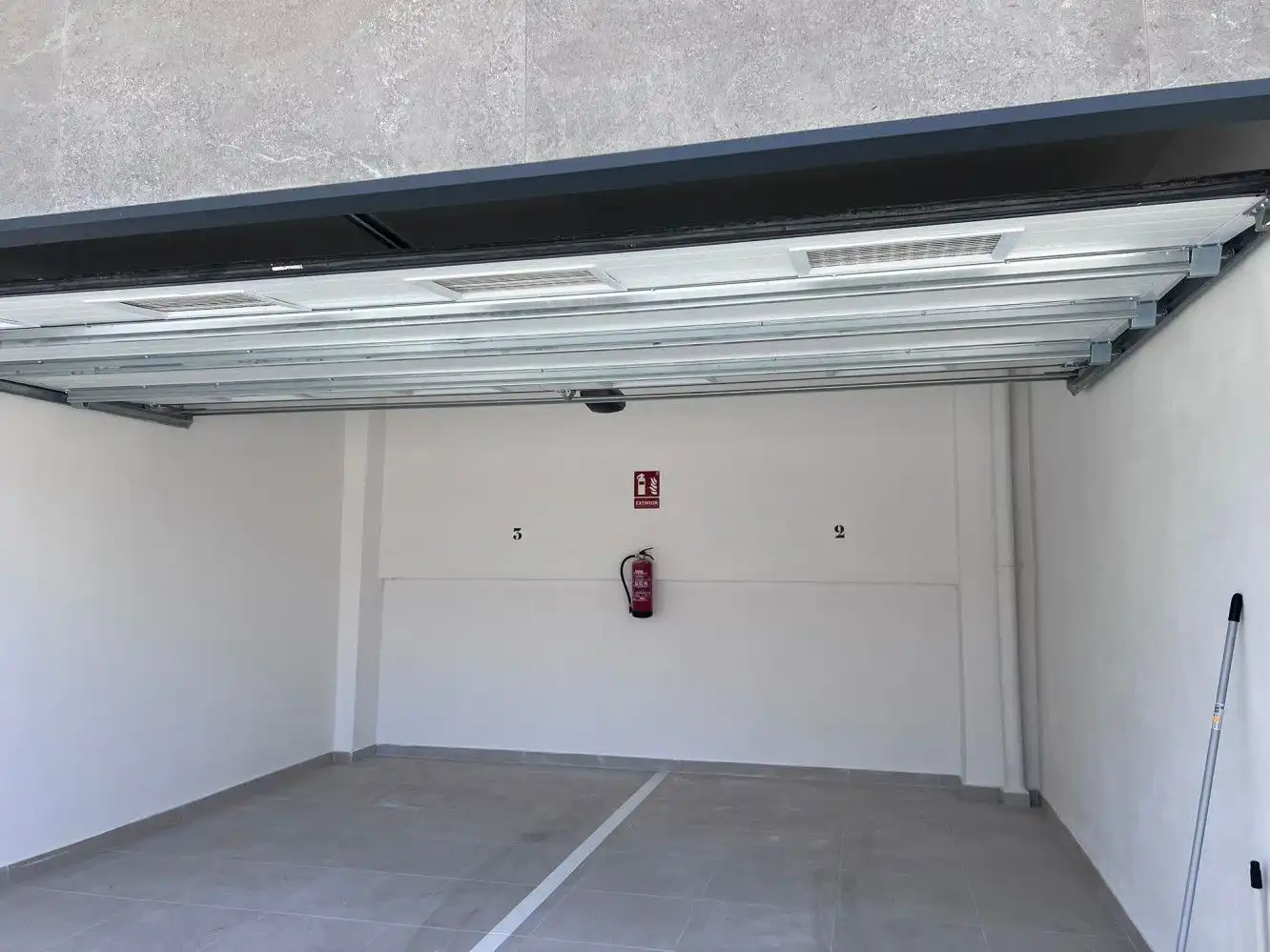 Parking de Casa o chalet de alquiler en Torrox con Piscina comunitaria