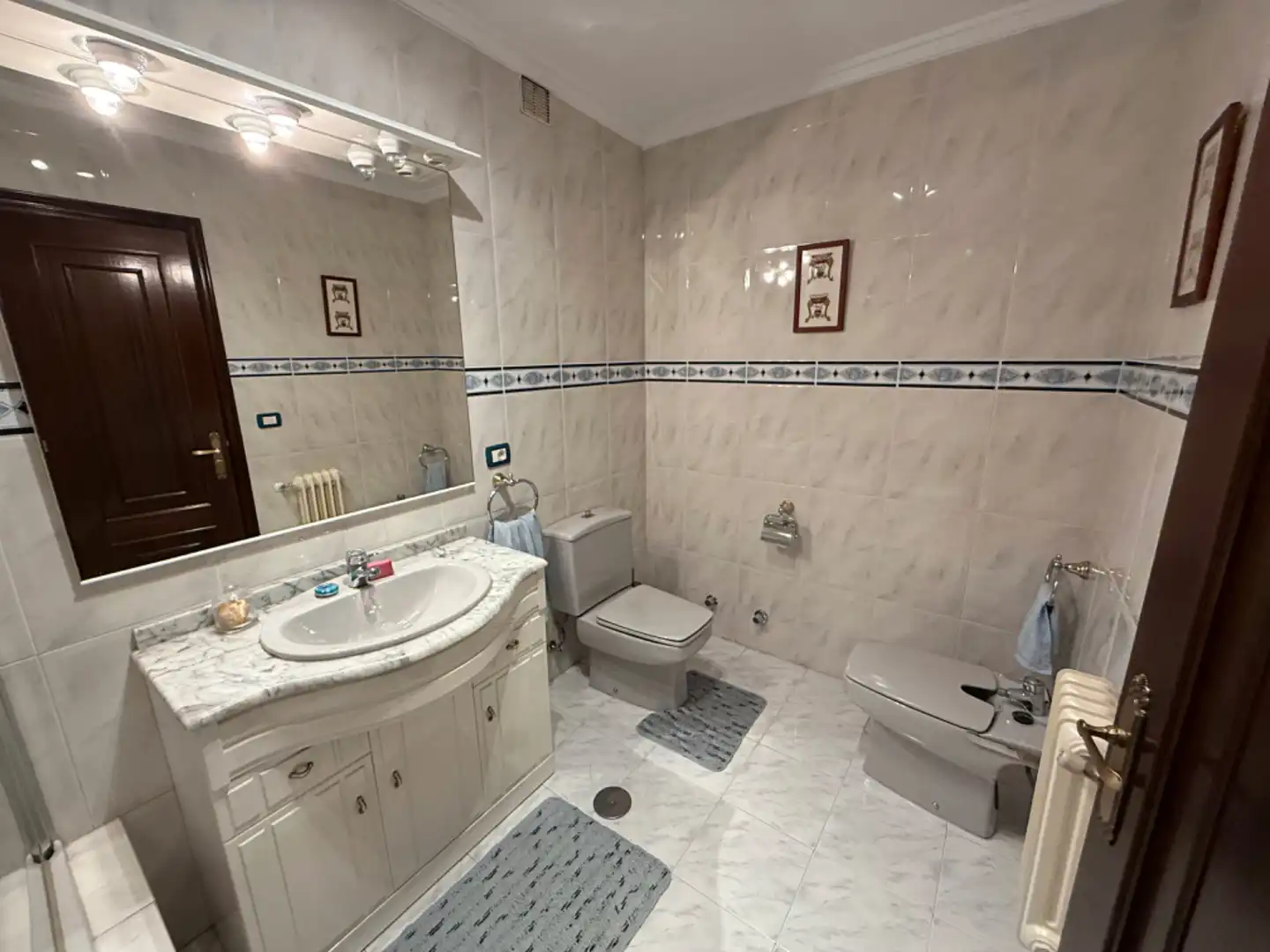 Baño de Casa adosada en venta en Oviedo  con Calefacción, Jardín privado y Parquet