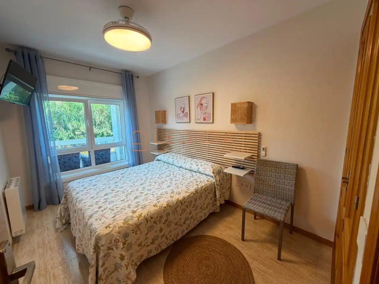 Schlafzimmer von Wohnung zur Miete in Vigo  mit Heizung, Abstellraum und Möbliert