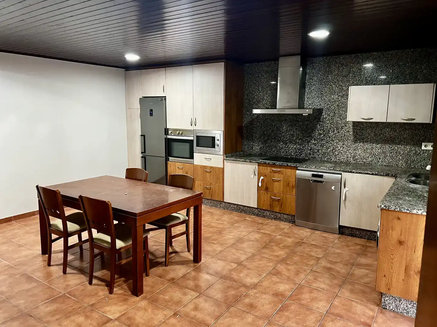 Cocina de Piso en venta en Cangas  con Jardín privado, Parquet y Piscina