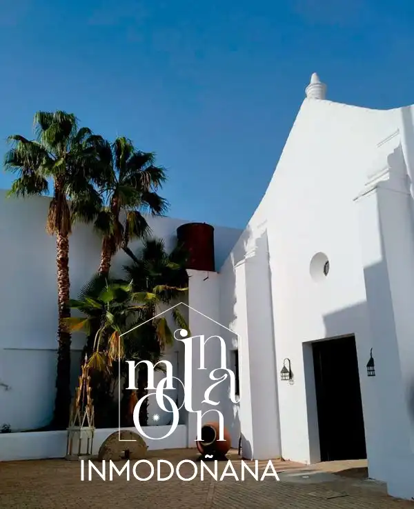 Vista exterior de Casa adosada en venta en Almonte con Aire acondicionado, Trastero y Piscina comunitaria