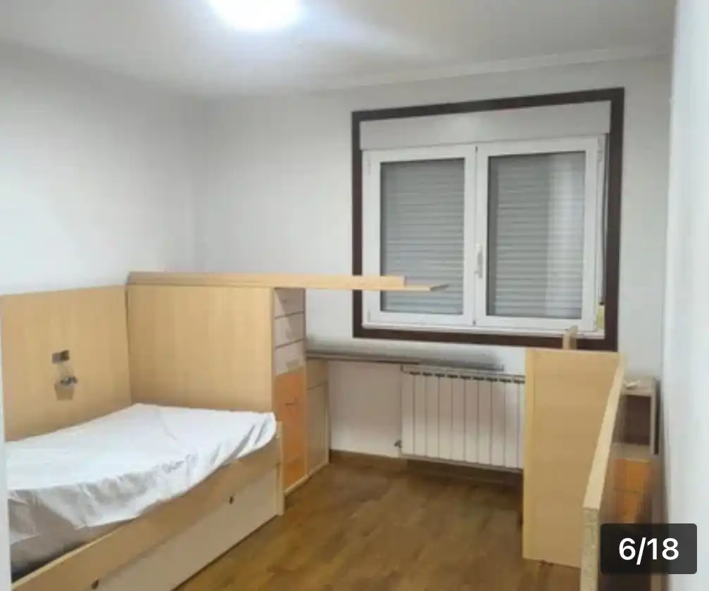Habitación de Piso en venta en Pontevedra Capital  con Trastero y Amueblado