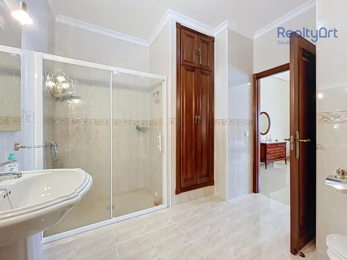 Bathroom of Houses for sale in Tomares  with Air Conditioner, Heating and Private garden