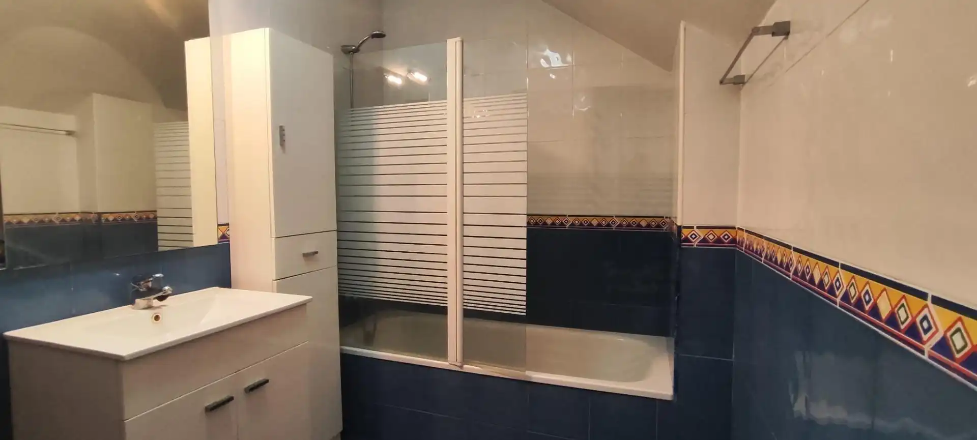 Baño de Ático en venta en Miengo con Calefacción, Trastero y Balcón