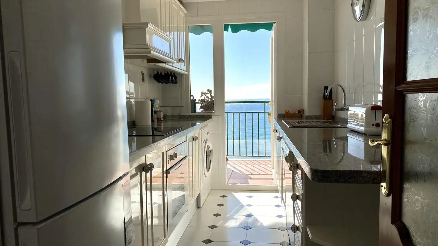 Flat for rent in Paseo Marítimo Rey de España, Las Gaviotas - Carvajal