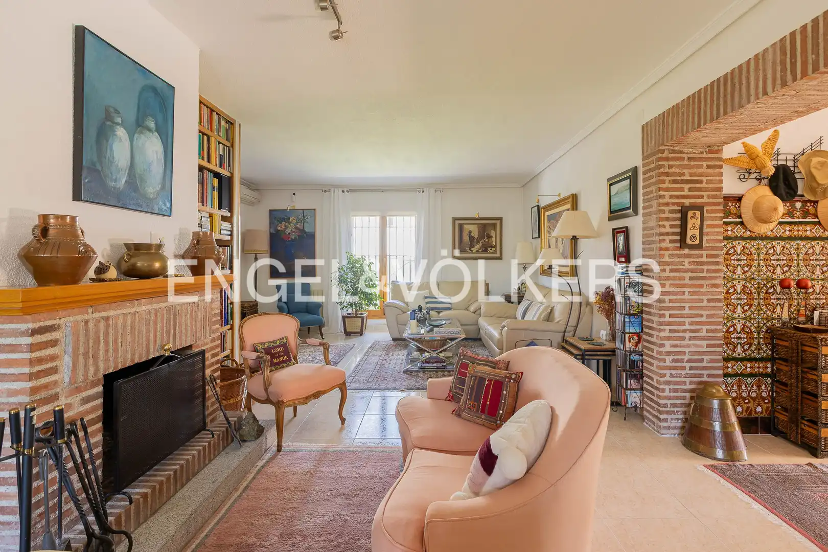 Sala d'estar de Casa o xalet en venda en Boadilla del Monte amb Aire condicionat, Calefacció i Jardí privat