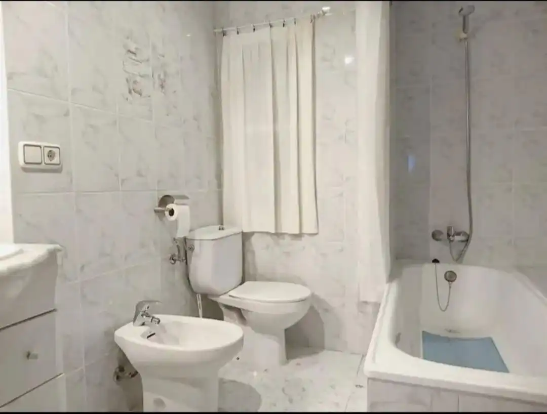 Bathroom of Flat for rent in Alicante / Alacant  with Air Conditioner, Terrace and Balcony