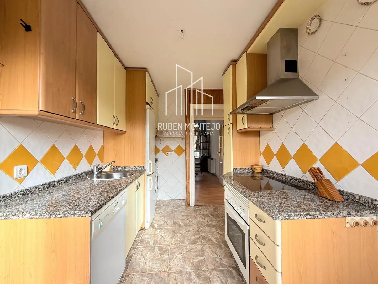 Kitchen of Flat for sale in Salamanca  with Heating, Oven and Washing machine