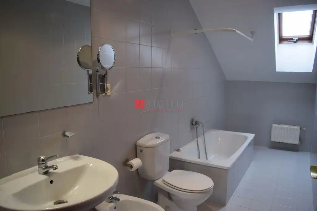 Bany de Dúplex en venda en A Coruña Capital  amb Calefacció i Traster