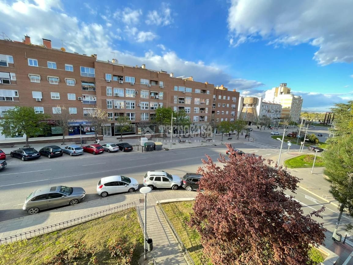 Vista exterior de Piso en venta en Coslada con Calefacción