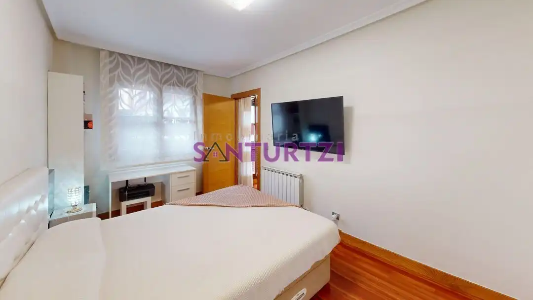 Habitación de Piso en venta en Santurtzi  con Calefacción, Terraza y Trastero