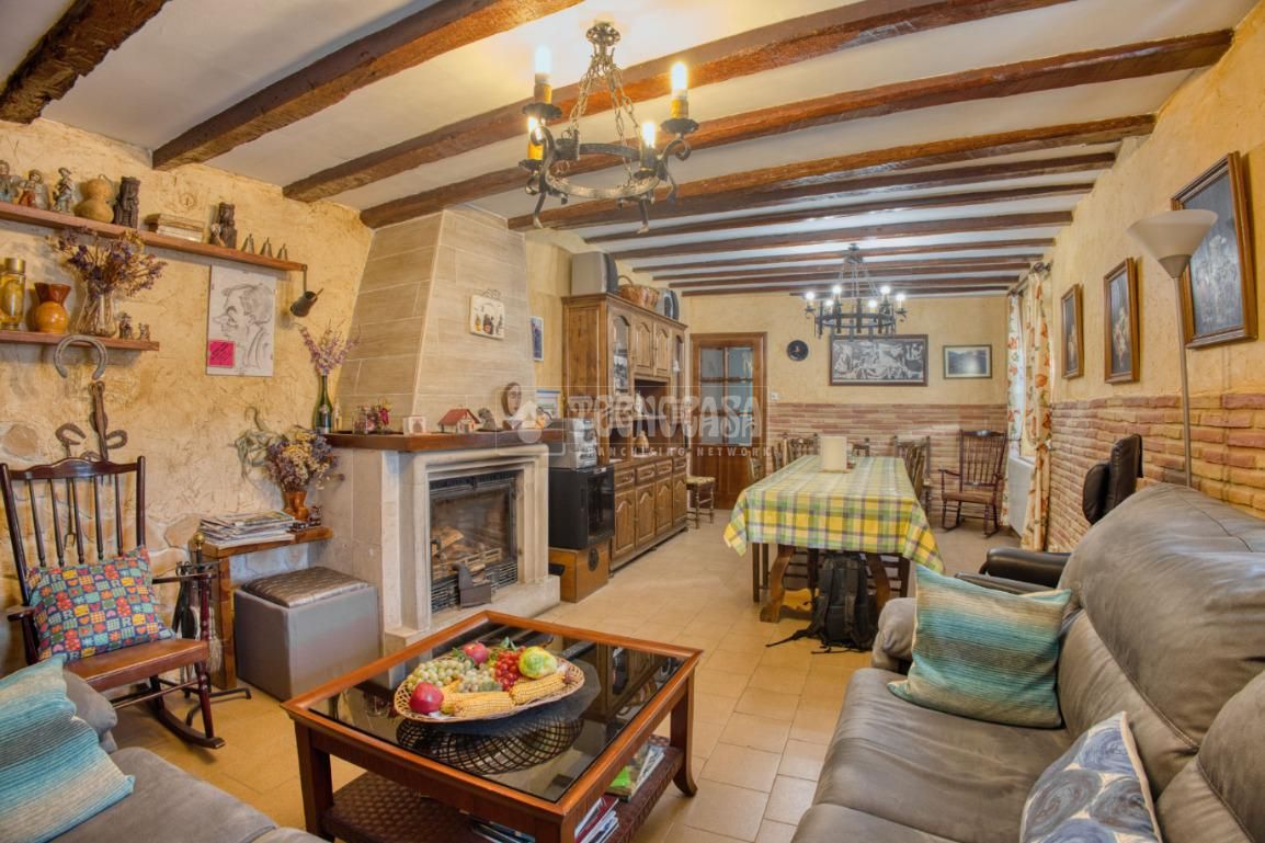 Living room of Single-family semi-detached for sale in Grijota  with Heating and Storage room