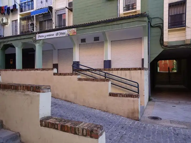 Vista exterior de Local en venta en Norte