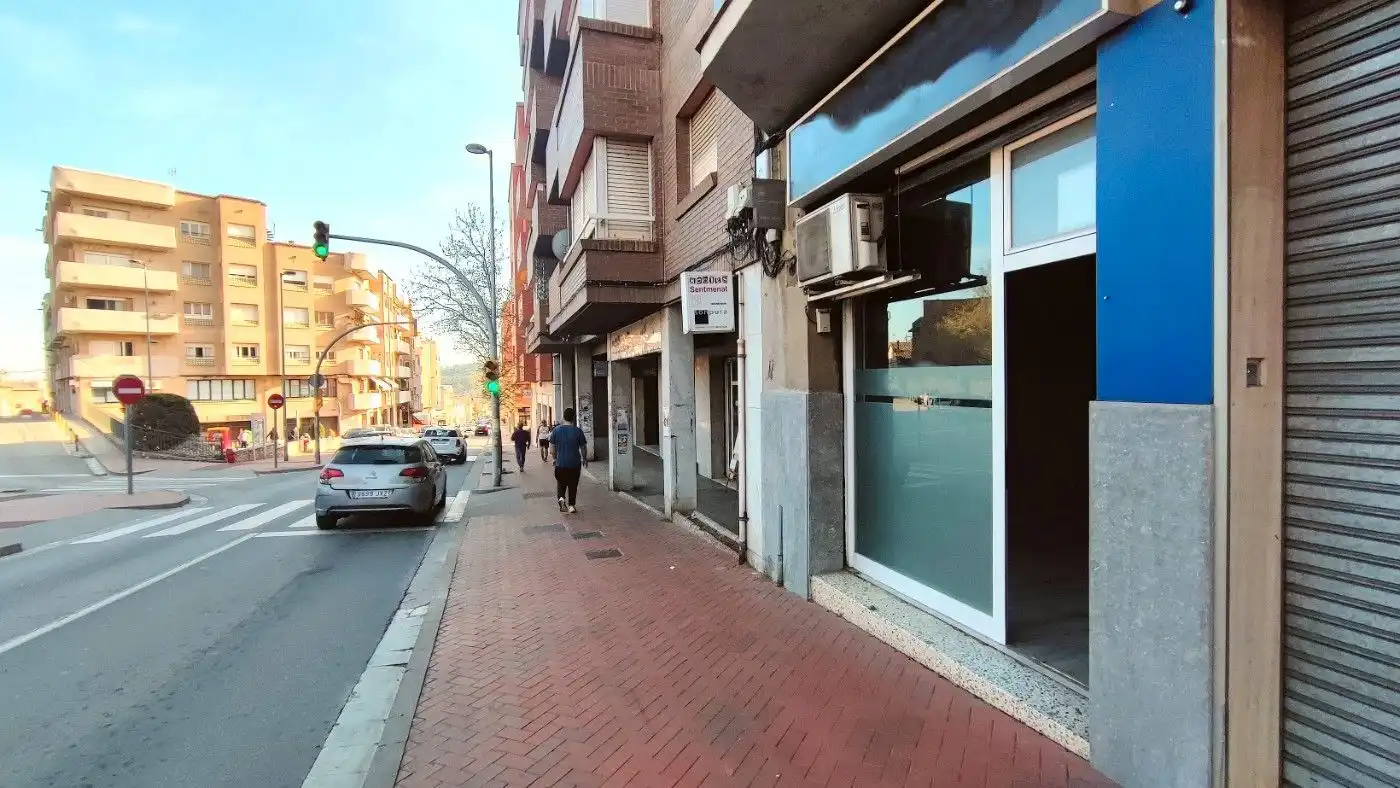 Vista exterior de Local de alquiler en Sentmenat con Aire acondicionado