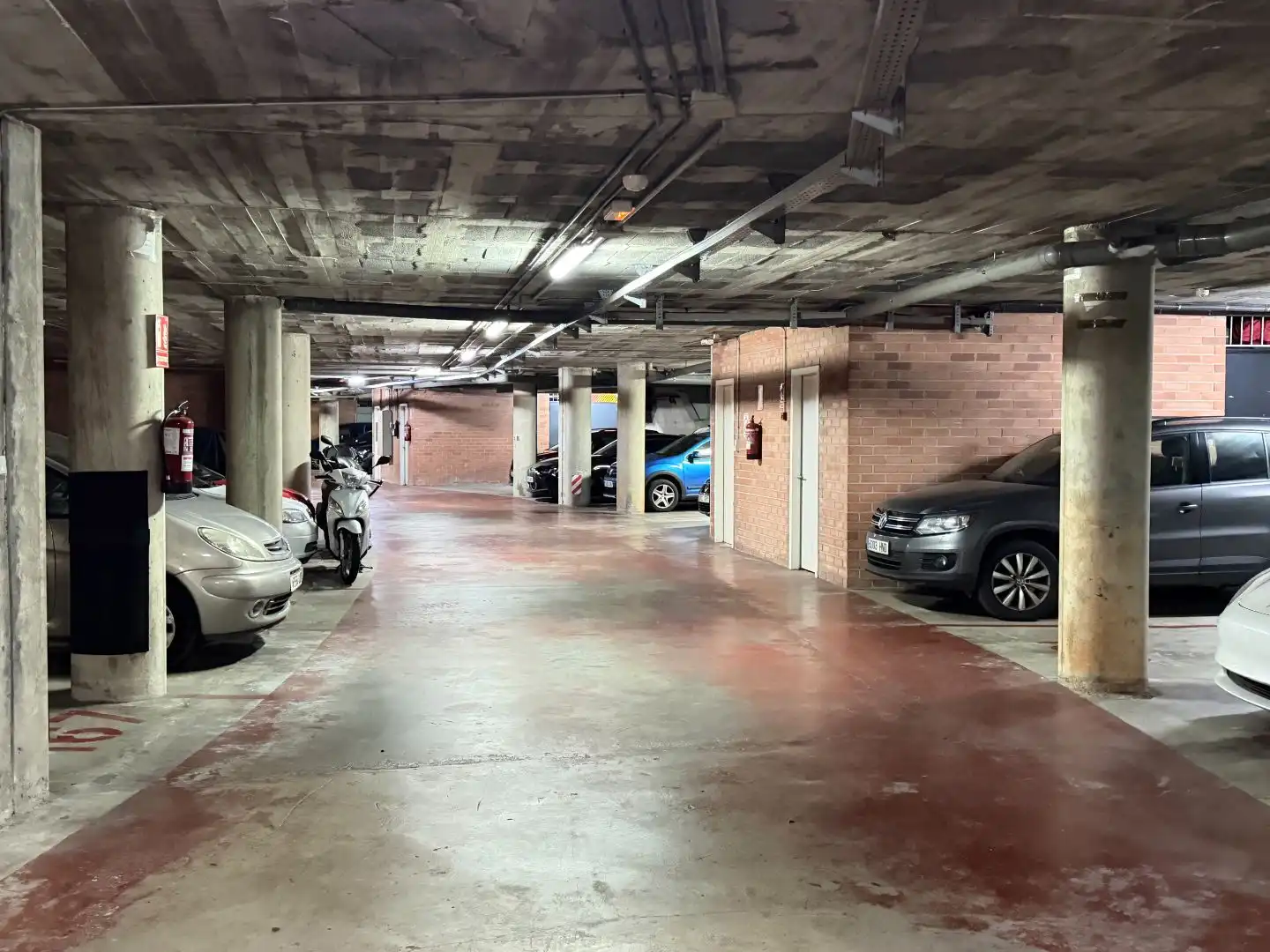 Parkplatz von Garage zur Miete in Barcelona mit Alarm