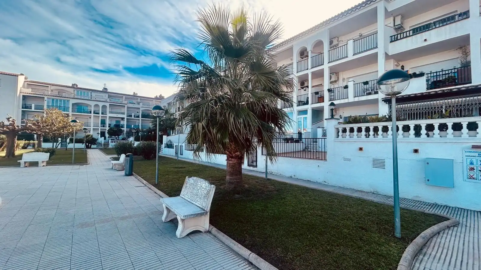 Vista exterior de Apartamento en venta en Empuriabrava con Aire acondicionado, Terraza y Piscina comunitaria