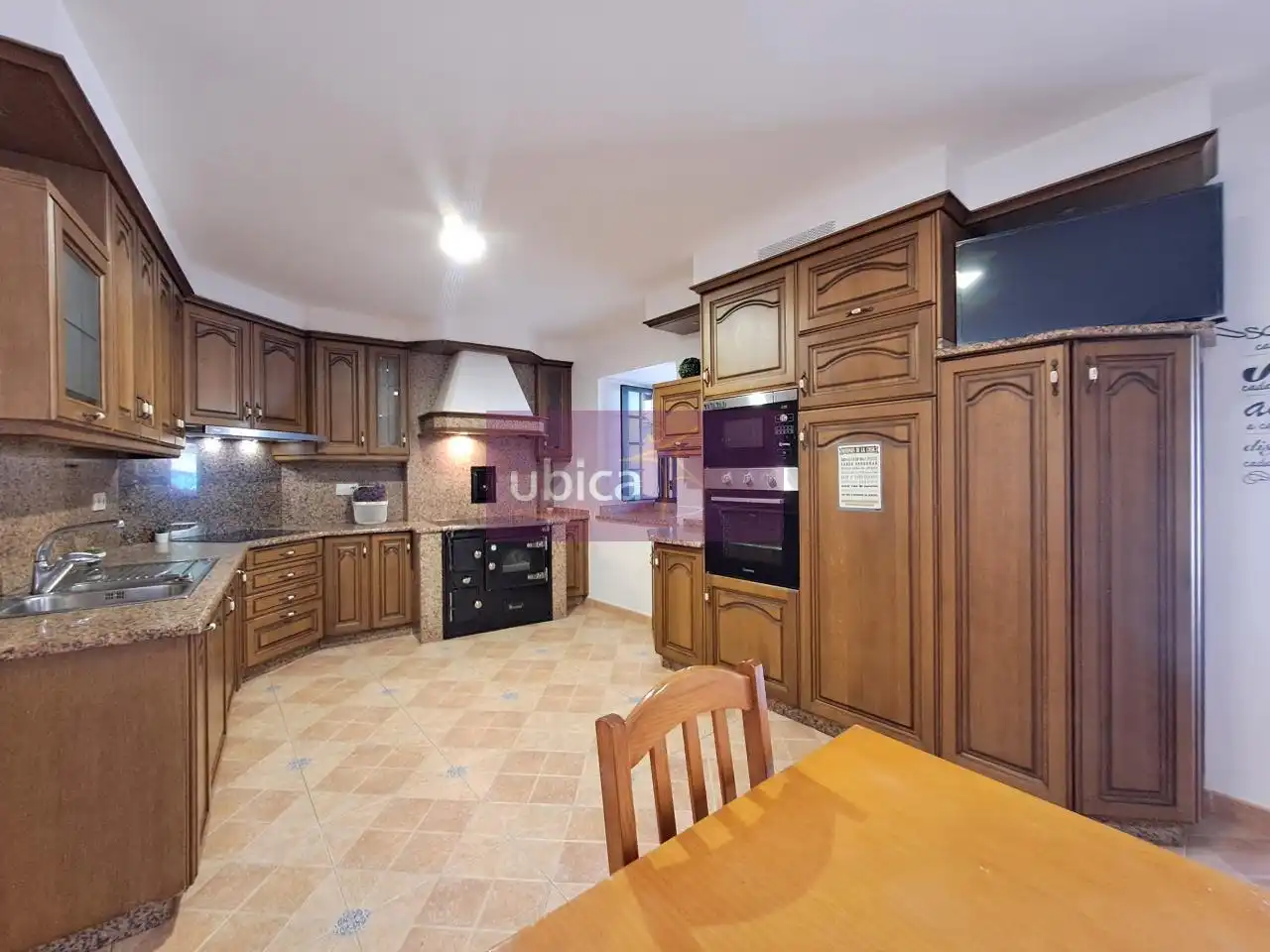 Küche von Haus oder Chalet zum Verkauf in Tui mit Heizung, Privatgarten und Terrasse