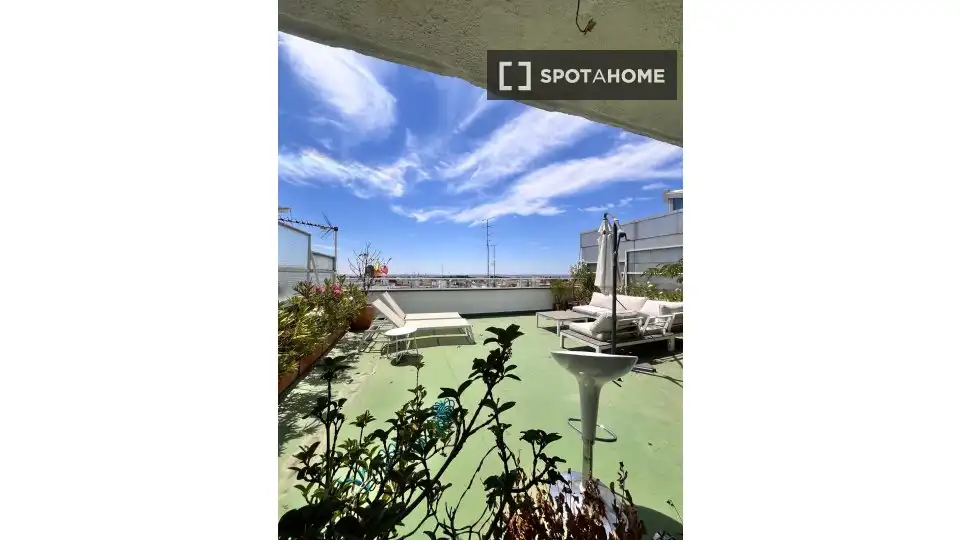 Appartamento con terrazza in affitto a Retiro