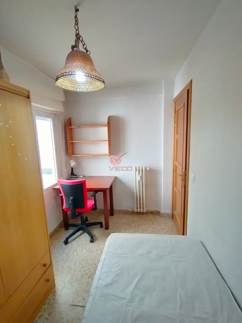 Habitación de Piso de alquiler en Cuenca con Calefacción, Terraza y Amueblado