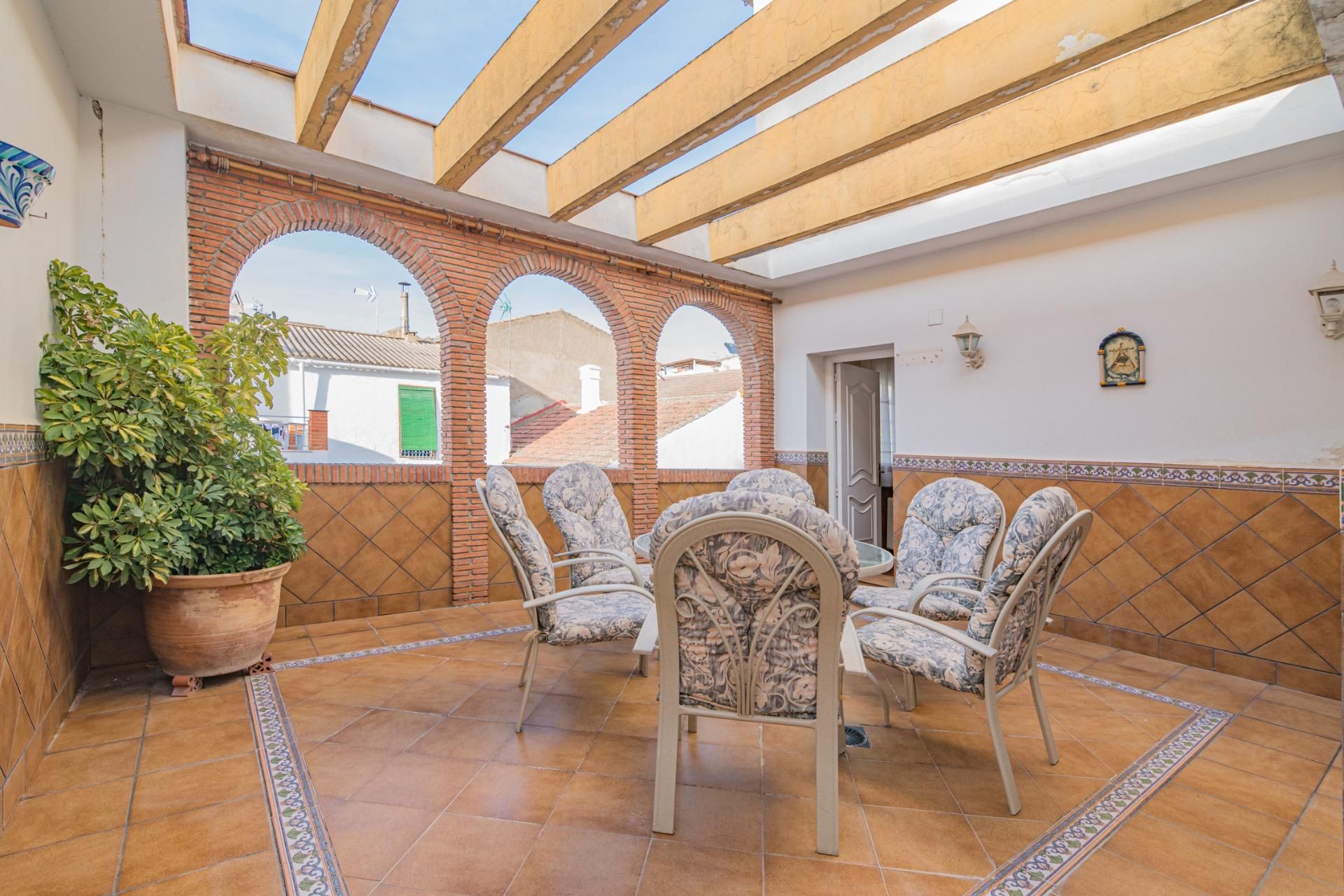 Terrassa de Casa adosada en venda en Pinos Puente amb Aire condicionat, Calefacció i Jardí privat
