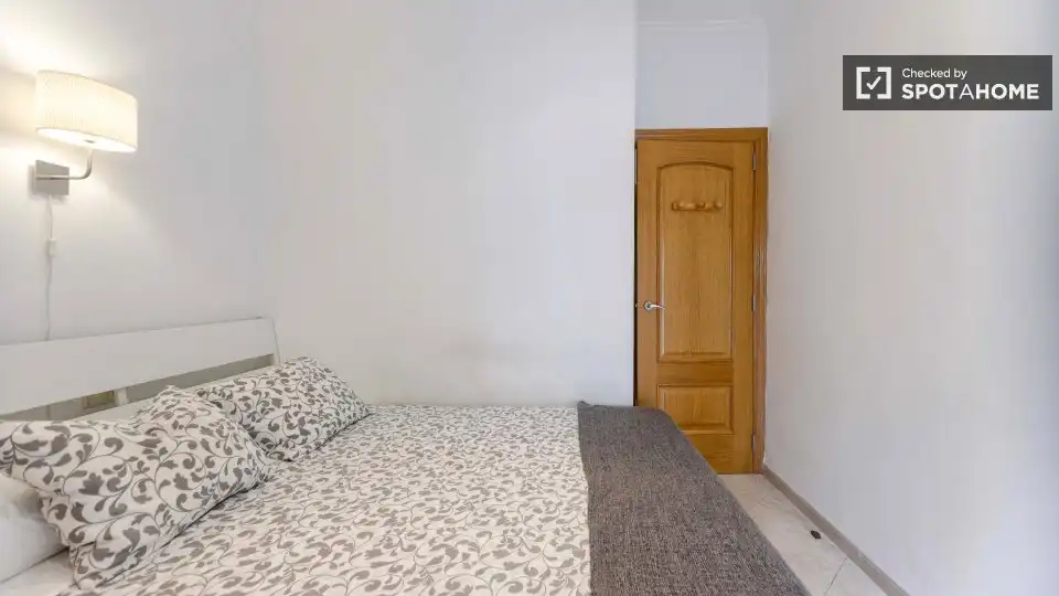 Habitación de Apartamento para compartir en Valencia con Aire acondicionado, Calefacción y Terraza