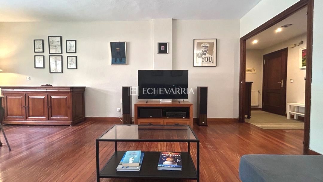 Living room of Flat for sale in Getxo   with Heating, Private garden and Storage room
