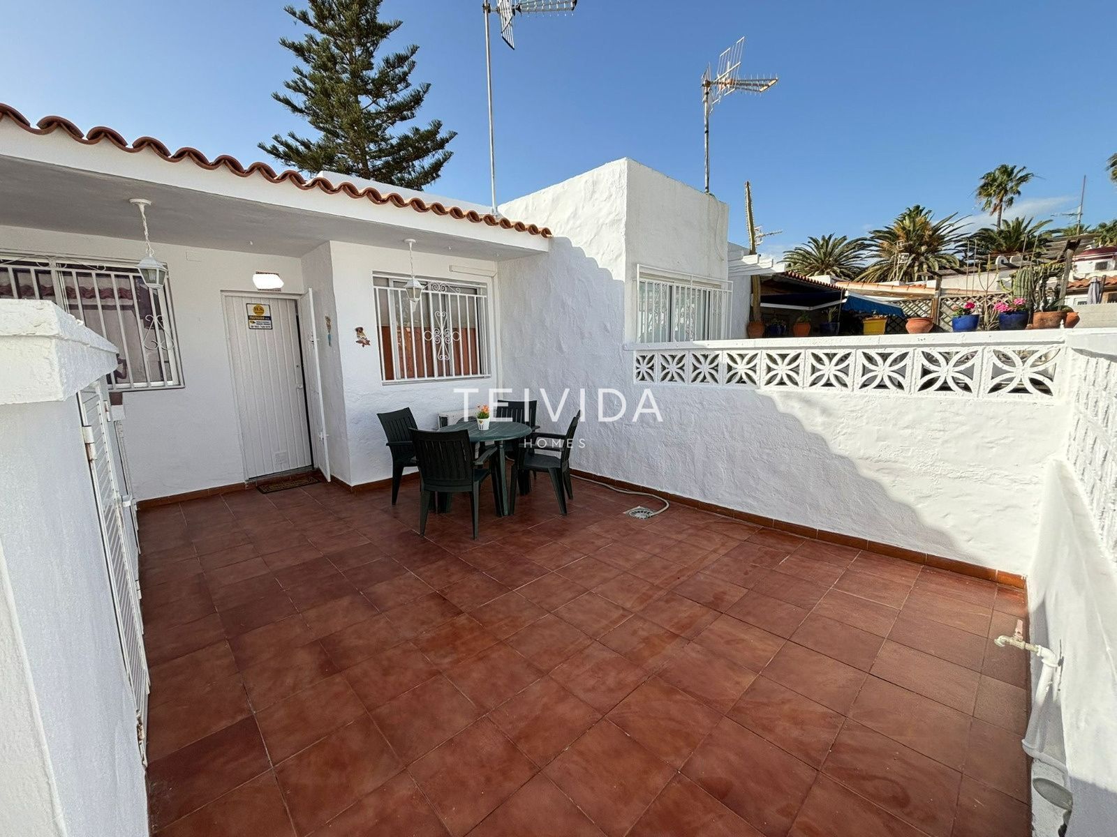 Exterior view of Flat to rent in Arona  with Storage room, Swimming Pool and Furnished